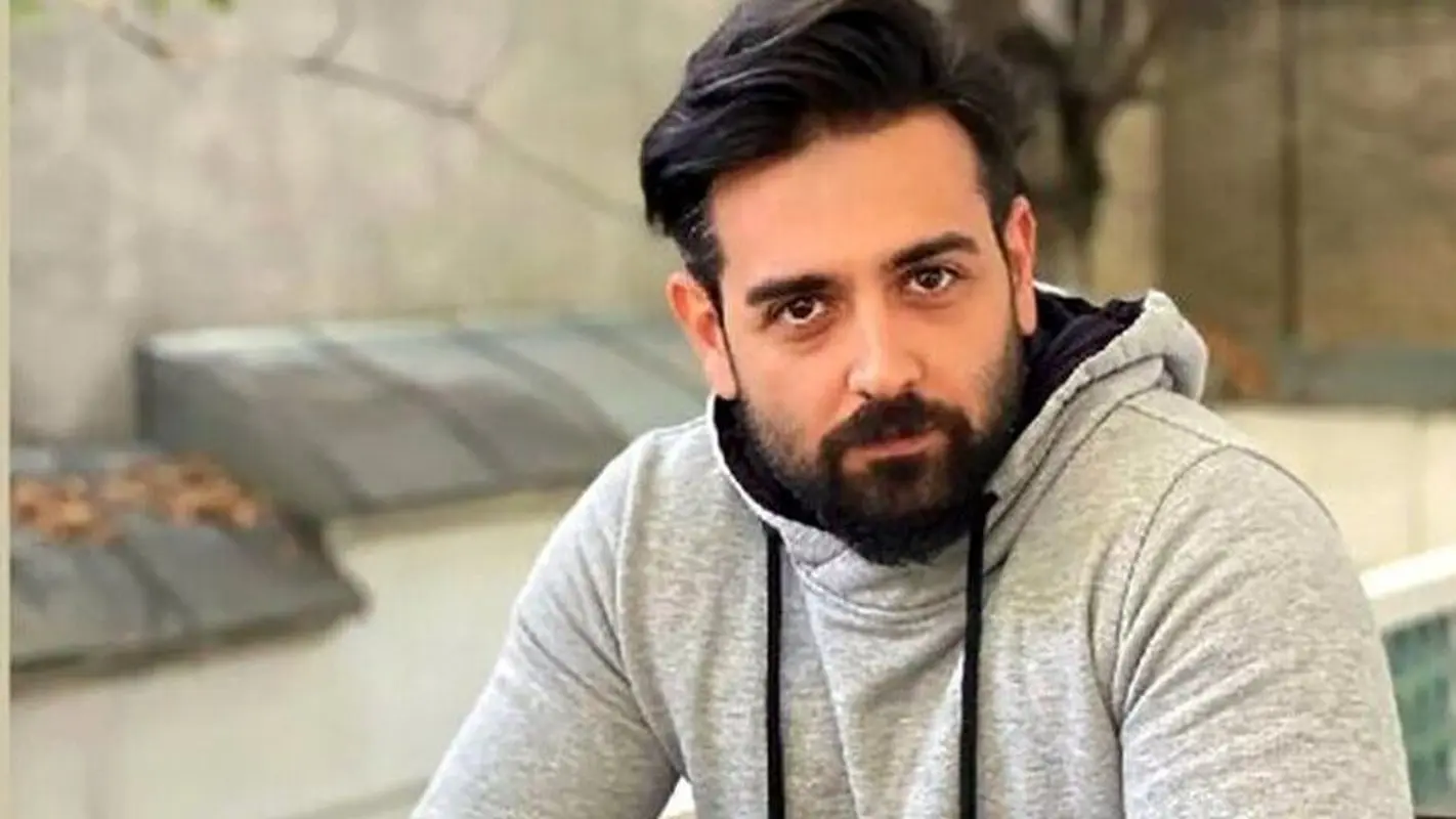 پدر و مادر واقعی امیرحسین آرمان لو رفتند! جذاب‌تر از خودش؟!