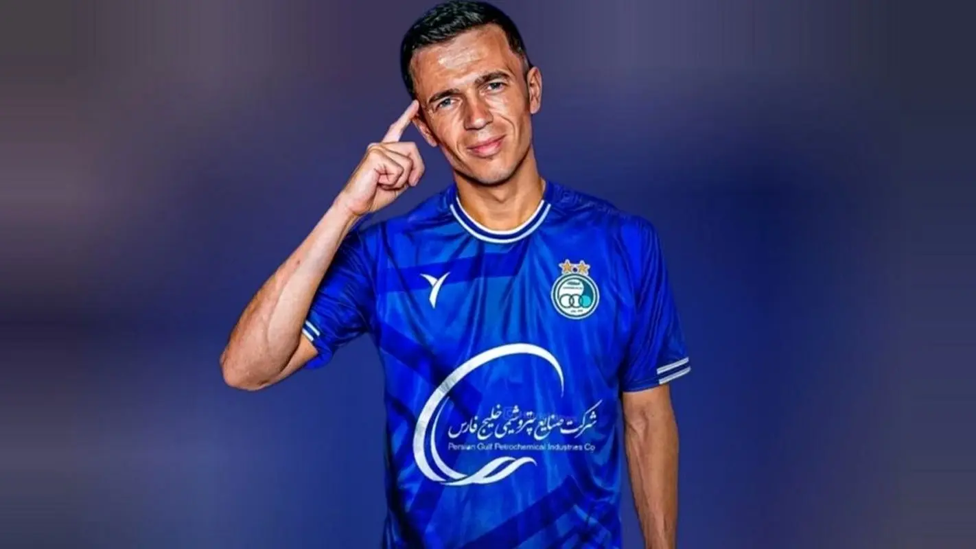 ستاره خونسرد، محبوب جدید فوتبال ایران +(عکس با همسرش)