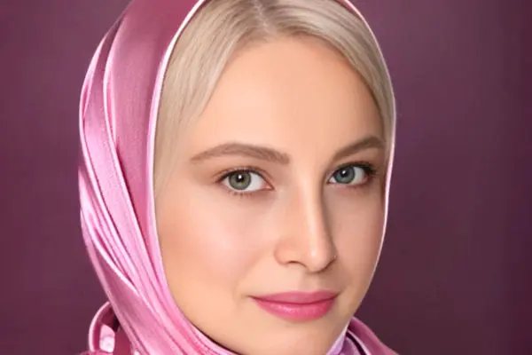 از طلاق تا شهرت؛ داستان پر فراز و نشیب زندگی مریم کاویانی خانم بازیگر ایرانی