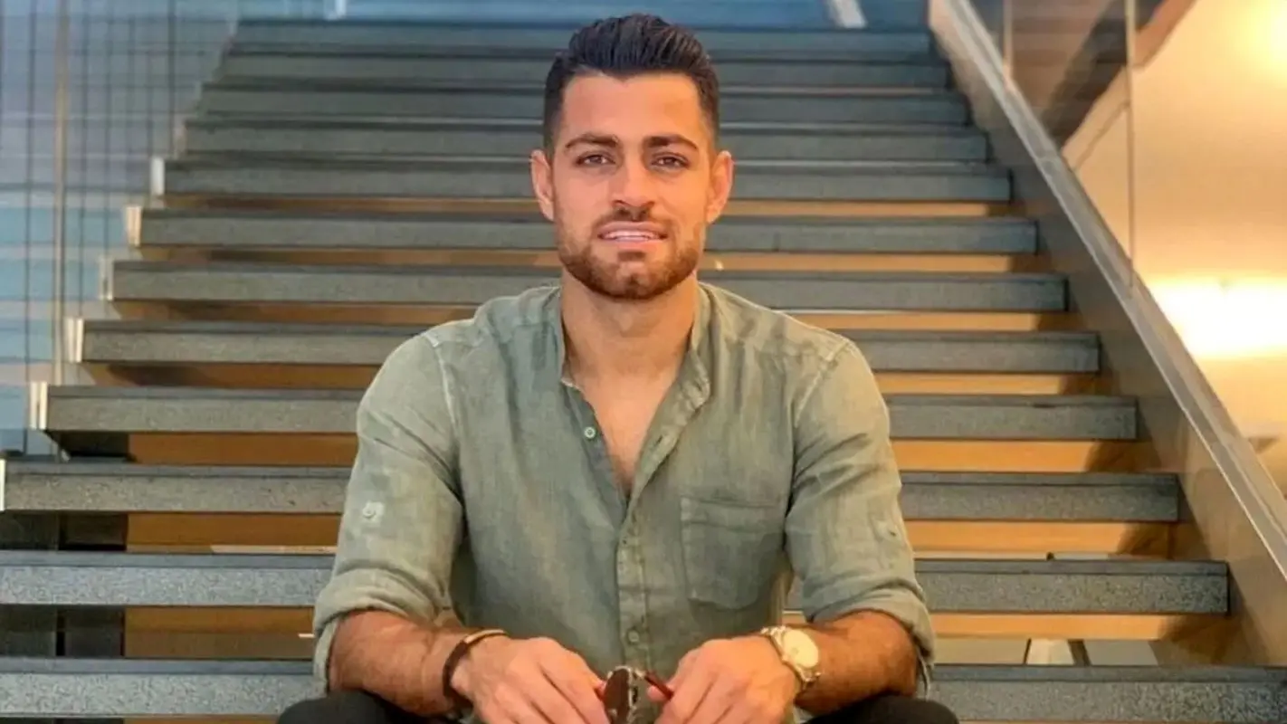 تلاش بازیکن پرسپولیس برای حفظ حریم همسرش / هیچ جا روستای پدری نمی شود +عکس خانوادگی