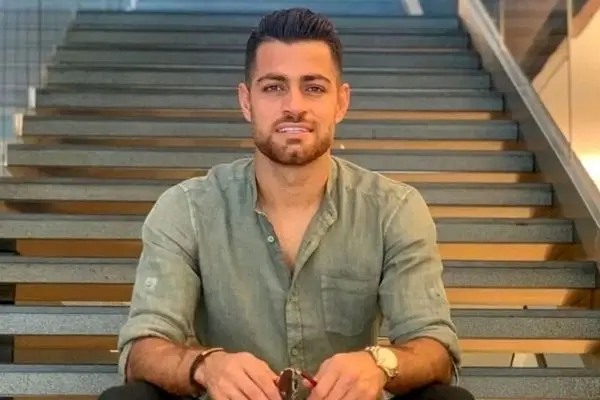 تلاش بازیکن پرسپولیس برای حفظ حریم همسرش / هیچ جا روستای پدری نمی شود +عکس خانوادگی