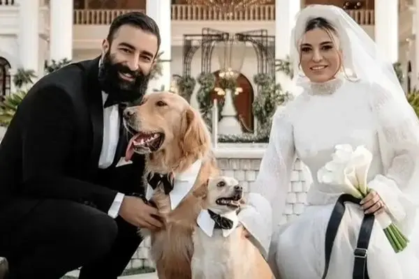 حضور جنجالی نوید محمدزاده و مهرداد صدیقیان با استایل یقه باز در عروسی دختر ناهید مسلمی