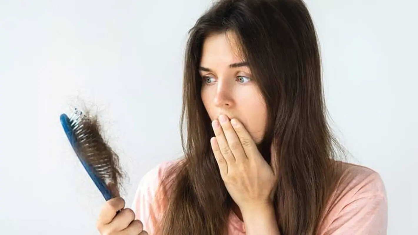 موهایتان در تلاش‌اند چیزی به شما بگویند؛ این 8 نشانه را بشناسید
