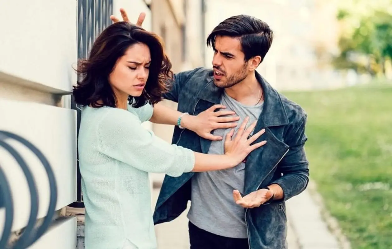 این 9 نشانه یعنی دیگر کسی شما را دوست ندارد