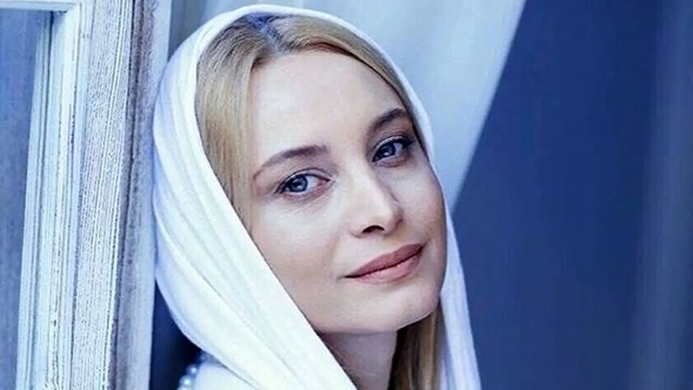 تصاویر جنجالی از پوشش متفاوت مریم کاویانی در سفر به دبی 
