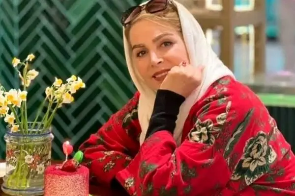 فیلم چیدمان آپارتمان ۱۸۰ متری نسرین نکیسا؛ دکوراسیون جذاب و لوسترهای انگوری