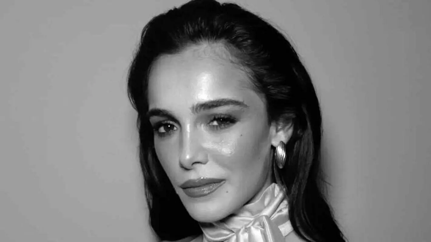 ژست بازیگر مشهور روی جلد مجله (عکس)