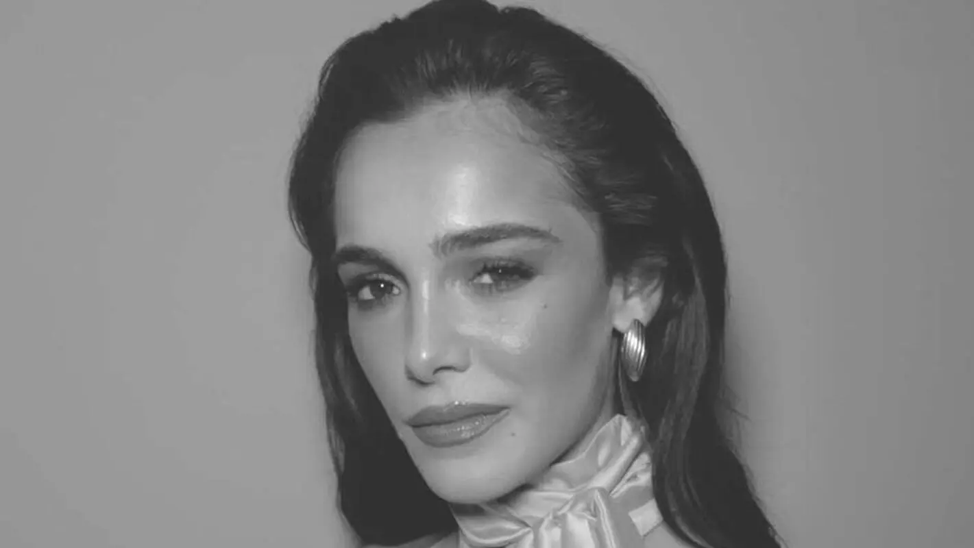 ژست بازیگر مشهور روی جلد مجله (عکس)