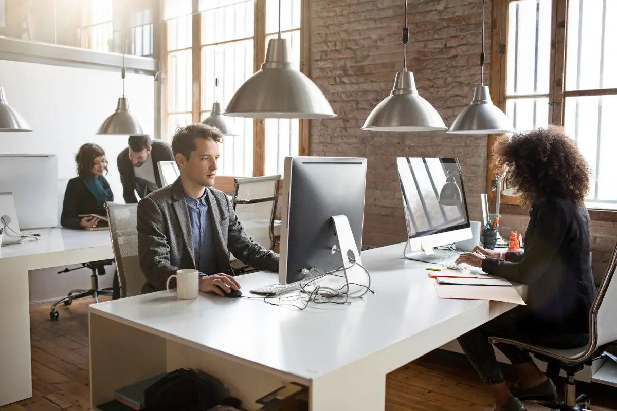 نور محیط کار باید مناسب باشد/ تاثیر بر کیفیت کار و سلامت