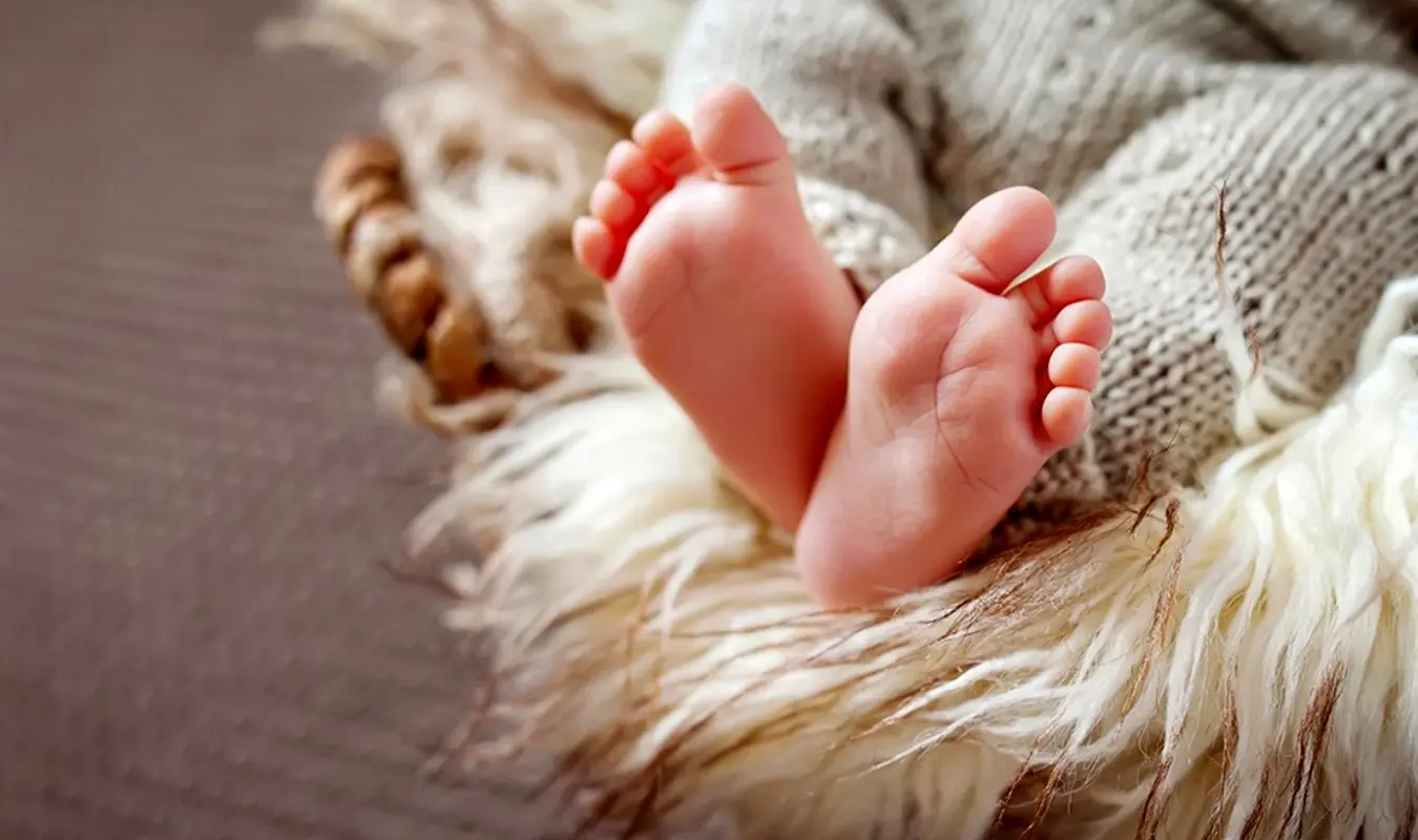 داغی کف پا در کودکان، علت