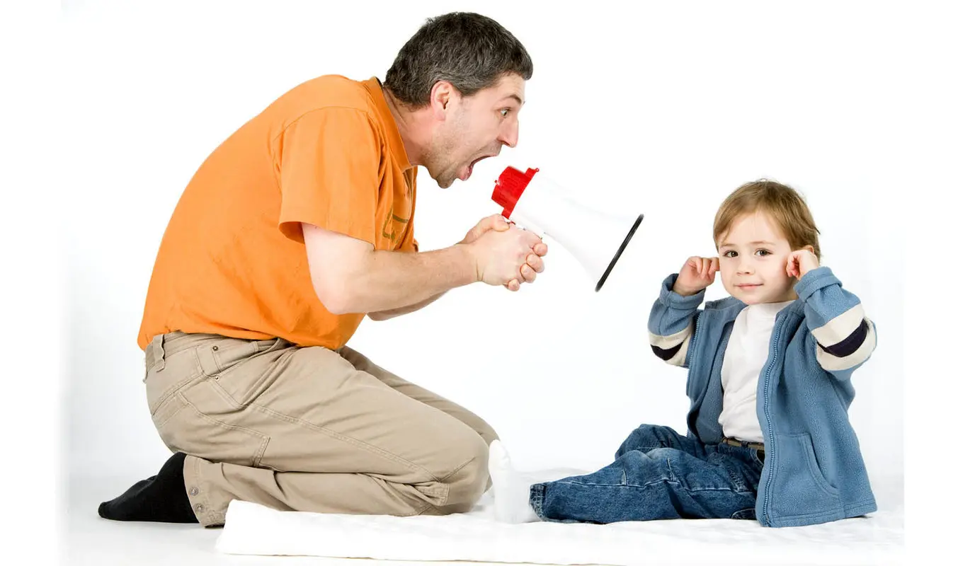 بر سر فرزندتان فریاد نکشید/ باعث تغییر شکل مغز می‌شود!