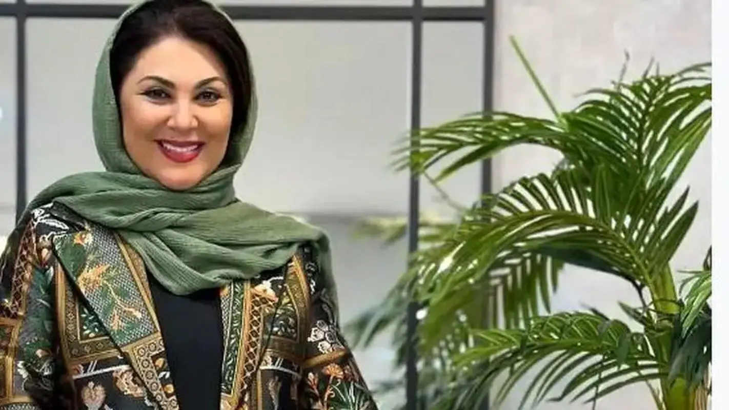 دکوراسیون چشم‌گیر خانه لاله اسکندری با رنگ‌های شاد؛ میزبان بهنوش بختیاری و زرشک‌پلو در کنار بوفه پر از دکورهای خاص