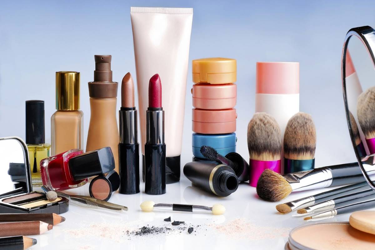ترند مژه های رنگی، ترند جدید دنیای میکاپ و آرایش! (عکس)