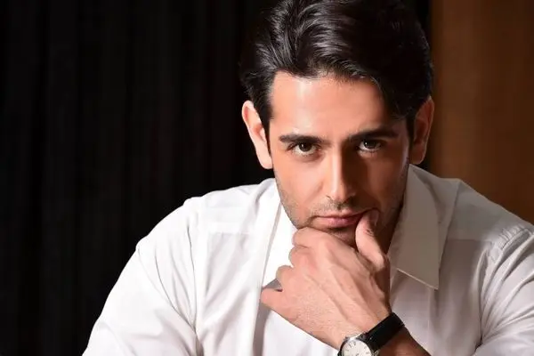 عکس دیده نشده از ثروت امیرحسین آرمان / عجب ماشینی !