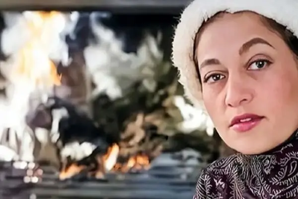 عکس مرضیه خواننده معروف در قاب متفاوت: لحظه دم کردن چای در سال 54