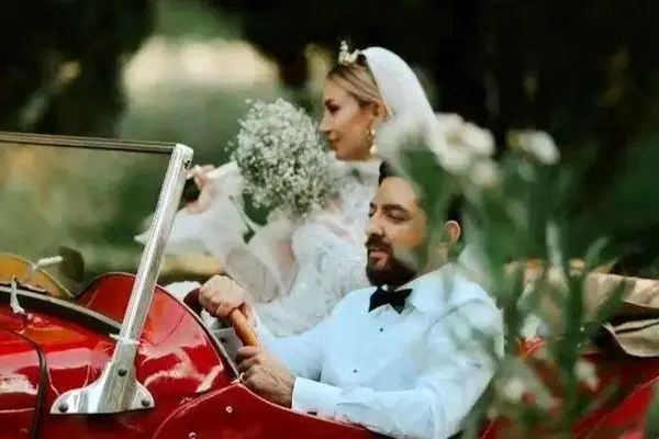ماشین‌عروس‌های پرزرق‌وبرق سینمای ایران؛ از BMW بهاره رهنما تا بنز آرام جعفری