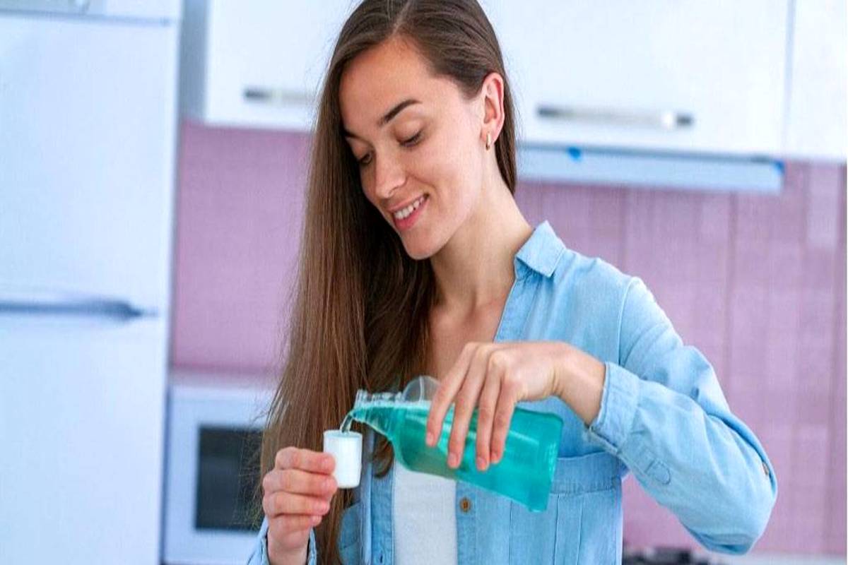 دهانشویههای گیاهی استفاده کنیم یا شیمیایی؟