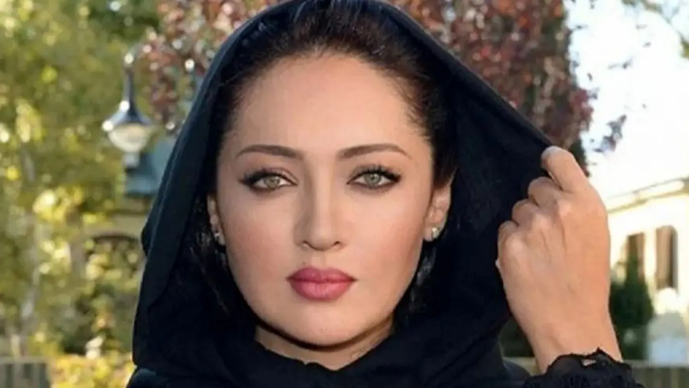 نیکی کریمی: داشتم رستوران غذا می‌خوردم میز کناریم آقاهه گفت میرم دستشویی و داشت گوشیشم می‌برد خانم گفت با گوشی؟ آقا گوشی رو کوبید رو میز