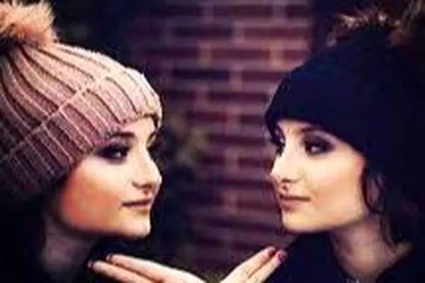 عکس هایی با آرایش خفن و موهای رنگ شده از سارا و نیکا فرقانی/ چه قرتی و بلا شدند