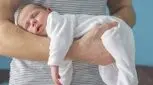 برای درمان کولیک نوزاد به فکر درمان علمی باشید/ با شیره خرما و آب‌نبات خوب نمی‌شود