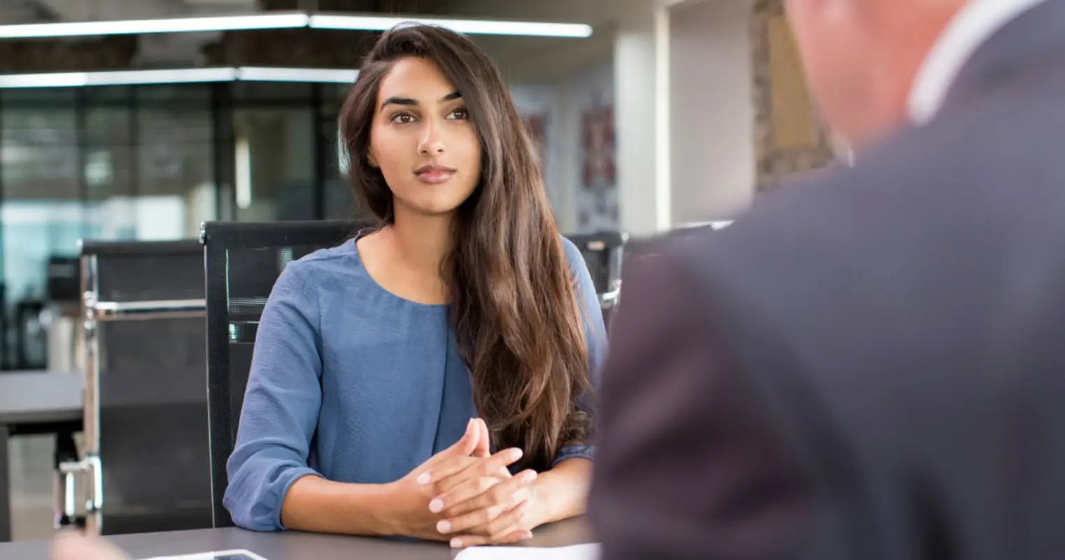 این 10 نشانه یعنی شما زیر دست والدینی سختگیر بزرگ شده اید!