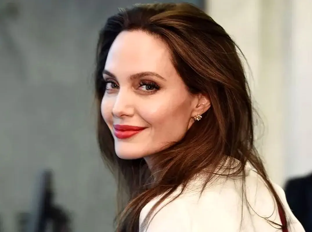 ماجرای هدایای خاص و گرانقیمت آنجلینا جولی به همسران سابقش چیست؟