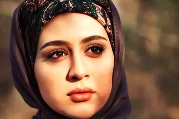 چهره متفاوت میترا رفیع در کودکی؛ سفری به سال 1379