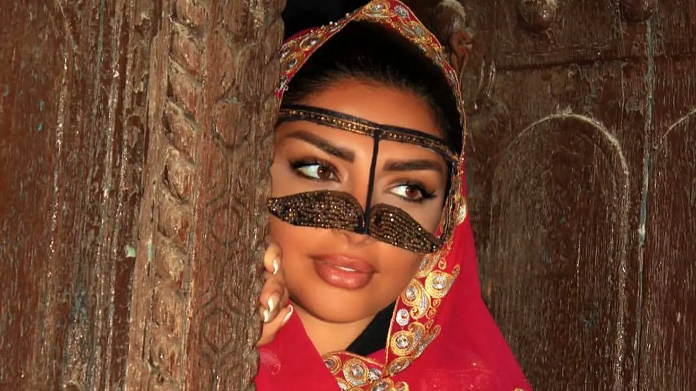 بحث‌های داغ رسانه ای درباره عکس بازیگر ایرانی با گوگوش؛ حقیقت ماجرا چیست؟