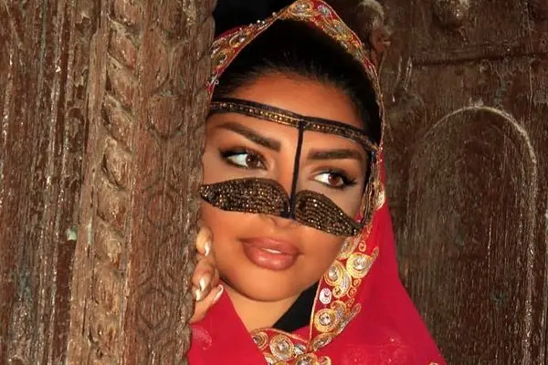 بحث‌های داغ رسانه ای درباره عکس بازیگر ایرانی با گوگوش؛ حقیقت ماجرا چیست؟