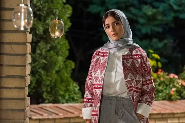 این مرد خوشتیپ همسر پردیس پورعابدینی است / شیک مثل خانم بازیگر !