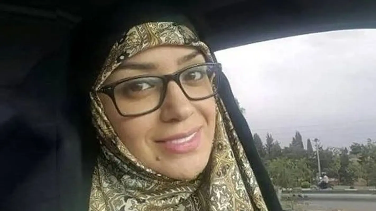 عکسی از لحظه عاشقانه خانم بازیگر با شوهر روحانی اش/ عجیب اما واقعی!