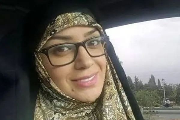 عکسی از لحظه عاشقانه خانم بازیگر با شوهر روحانی اش/ عجیب اما واقعی!