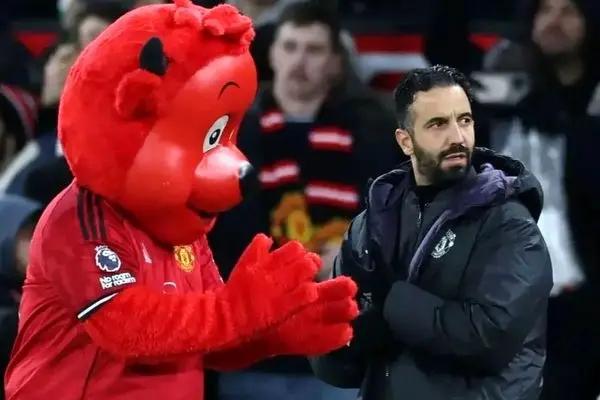 این مربی به خاطر فوتبال زن و بچه اش را پیچاند