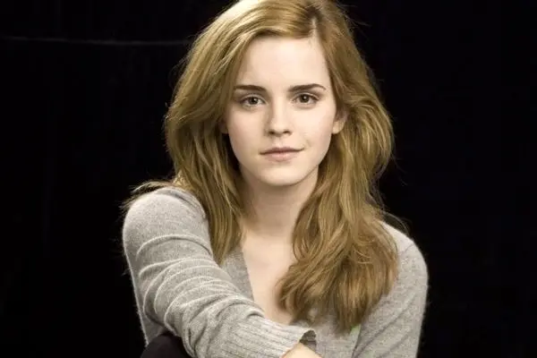 استایل شیک و پاییزی ستاره هری پاتر / هرمیون گرنجر در خیابان های پاریس (عکس)