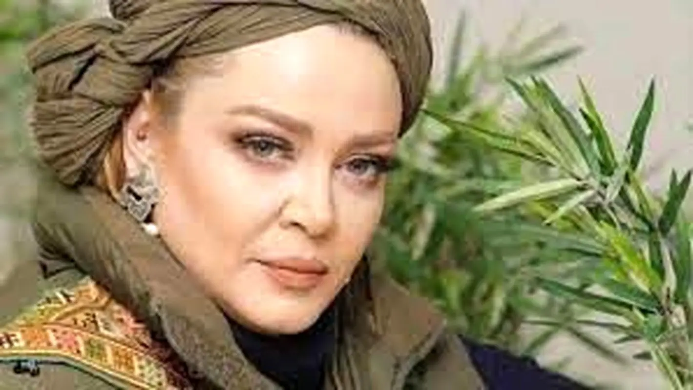 استایل شیک بهاره رهنما با شال سبز در جمع دوستان + عکس