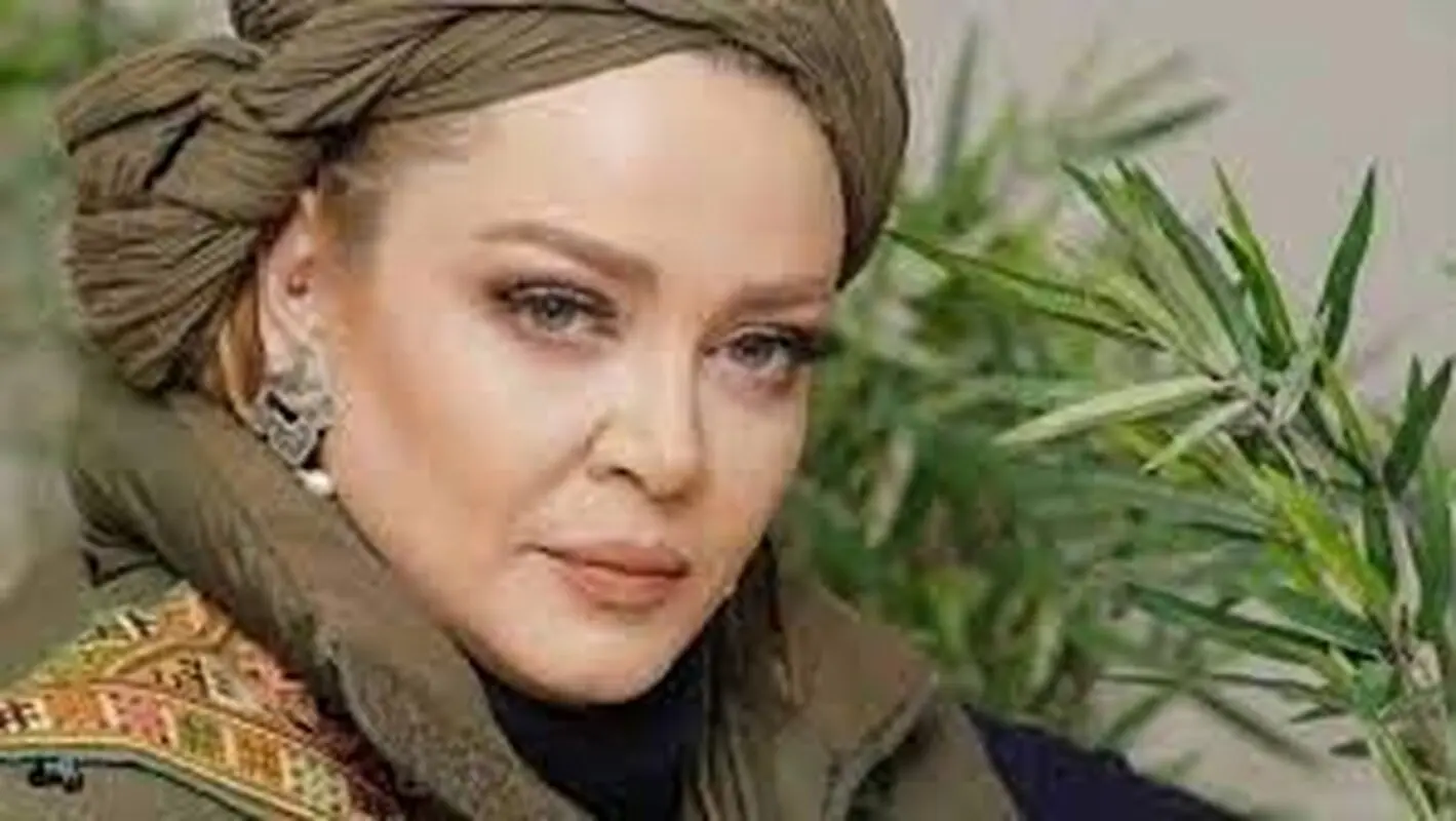 استایل شیک بهاره رهنما با شال سبز در جمع دوستان + عکس