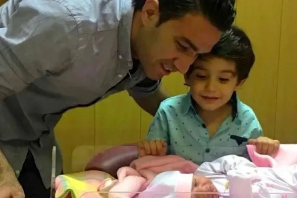 نام شیک فرزندان جواد نکونام / مثل بلبل اسپانیایی حرف می زنند