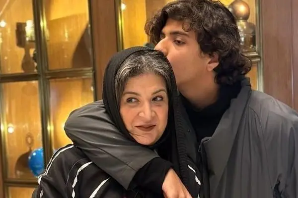 ژست جالب آیین پسر دو متری ریما رامین فر با سارا و نیکای سریال پایتخت + عکس