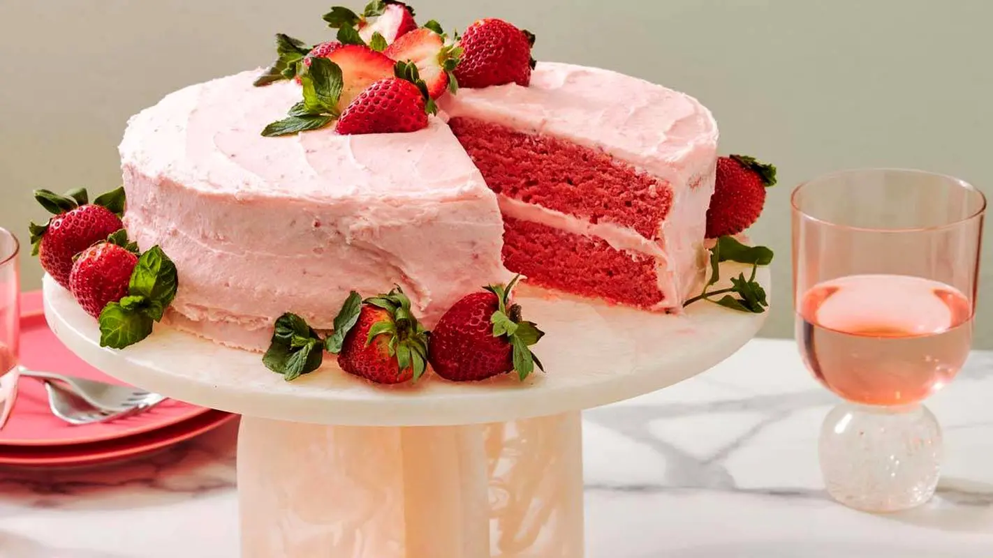 آموزش پخت کیک توت فرنگی/ اصیل و خوشمزه 