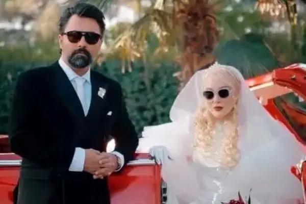 عکس لو رفته آرام جعفری وسط تاکسی‌ها