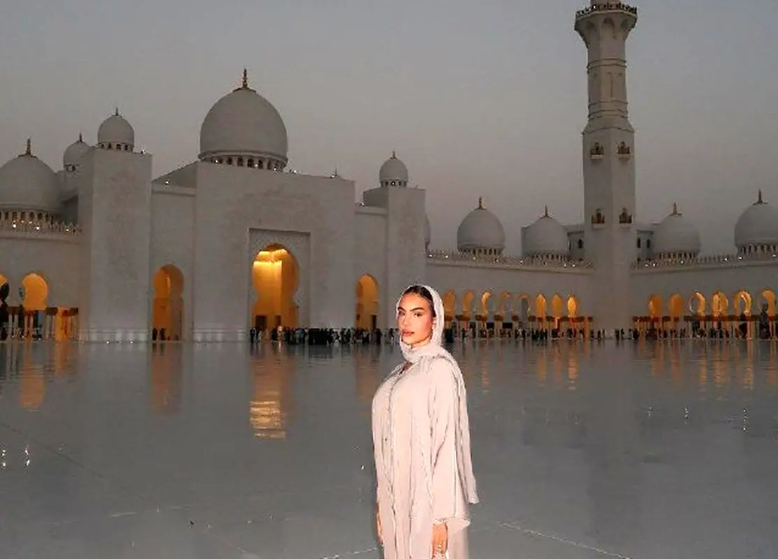 استایل جورجینا با کیف 3 میلیاردی در مسجد شیخ زاید دبی! (تصاویر)