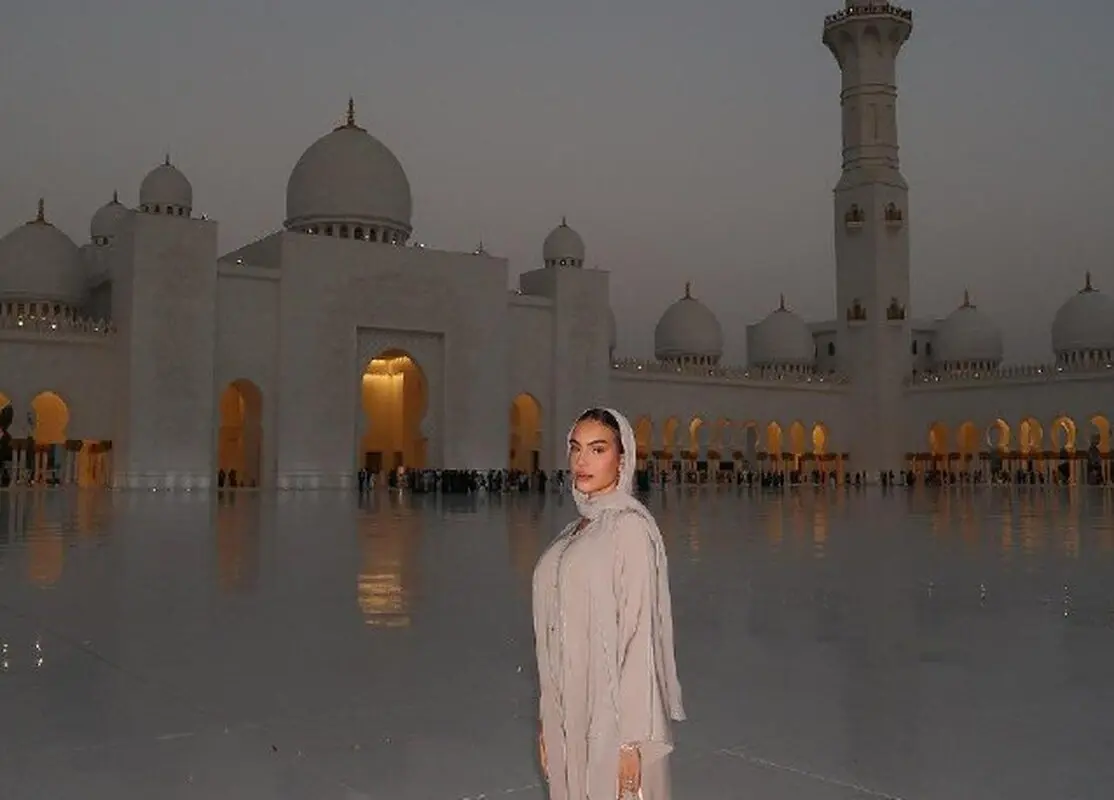 استایل جورجینا با کیف 3 میلیاردی در مسجد شیخ زاید دبی! (تصاویر)