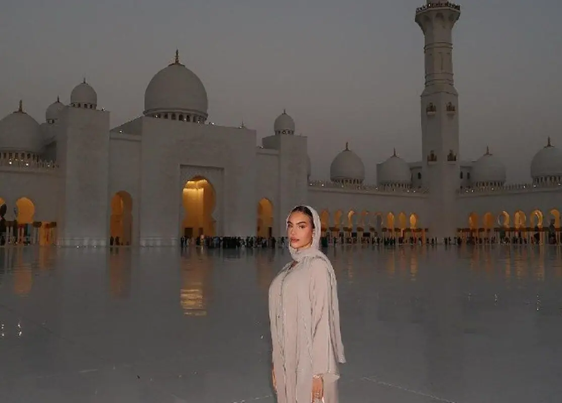 استایل جورجینا با کیف 3 میلیاردی در مسجد شیخ زاید دبی! (تصاویر)