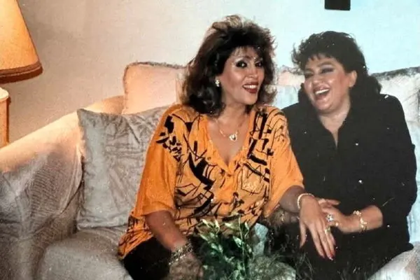 خانه مجلل مهستی در 50 سال پیش، کنسول زیبا و استایل شیک خواننده محبوب