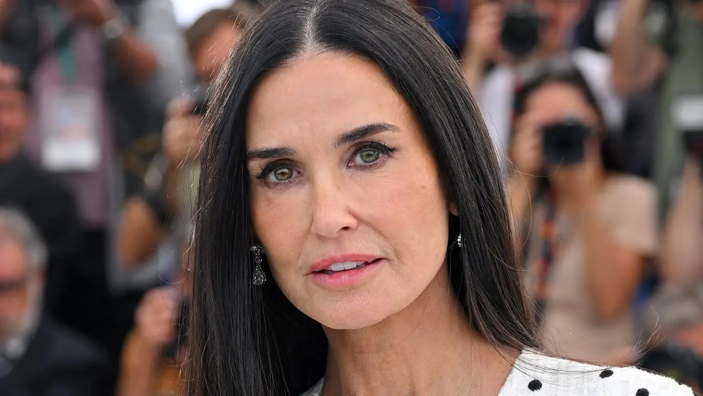 دمی مور در 63 سالگی همچنان می درخشد / استایل ویژه و زیبای خانم بازیگر (عکس)