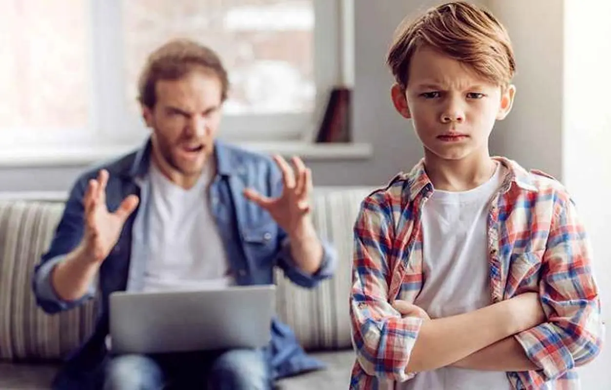 با فرزند چموش و حاضرجواب چگونه برخورد کنیم؟