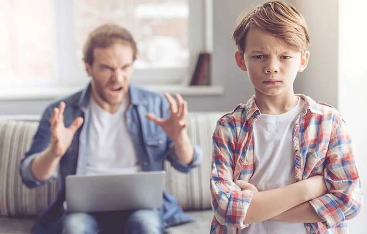 با فرزند چموش و حاضرجواب چگونه برخورد کنیم؟