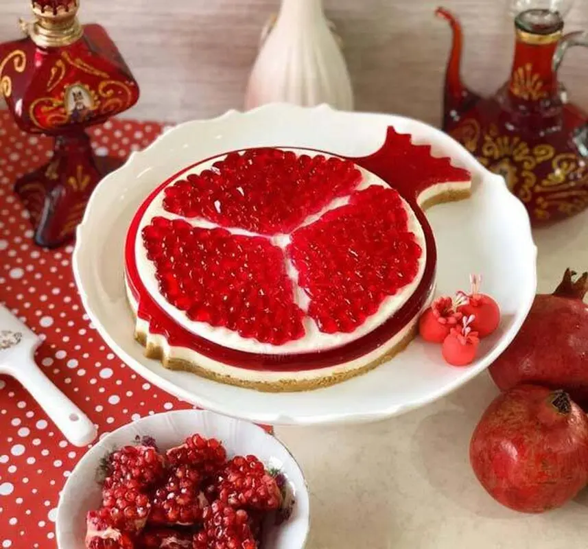 طرز تهیه چیز کیک انار بدون فر برای دورهمی شب یلدا