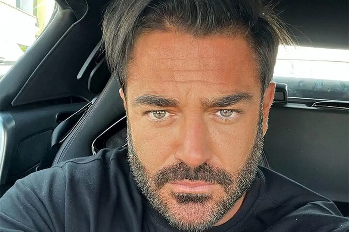 تماشا دربی به سبک محمدرضا گلزار / دکوراسیون شیک خانه آقای بازیگر + عکس