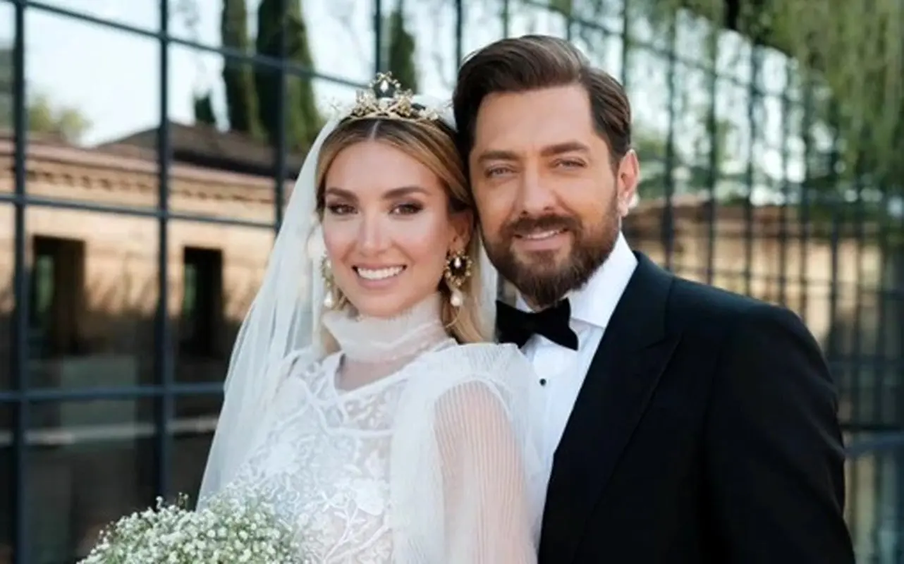 استایل زمستانی مینا مختاری / تیپ کرم و قهوه‌ای همسر بهرام رادان + عکس